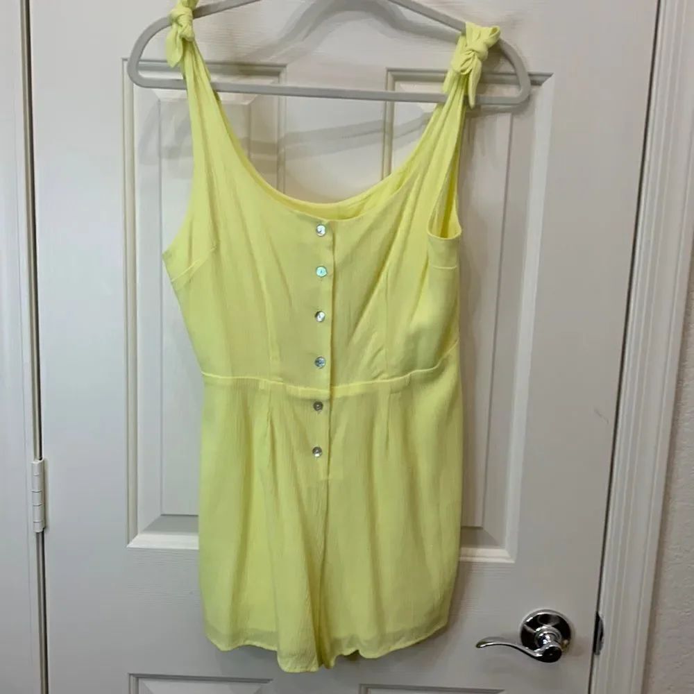 Kimchi Blue Size Small Boat Neck Sleeveless Yellow Button Front Shorts Romper